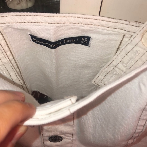 DENIM BUTTON UP CROP - Picture 3 of 3